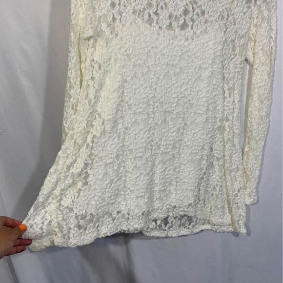 Woman’s Lace Long Sleeve. Built In Camisole. Lots Of Stretch. Candy Couture - Picture 5 of 7